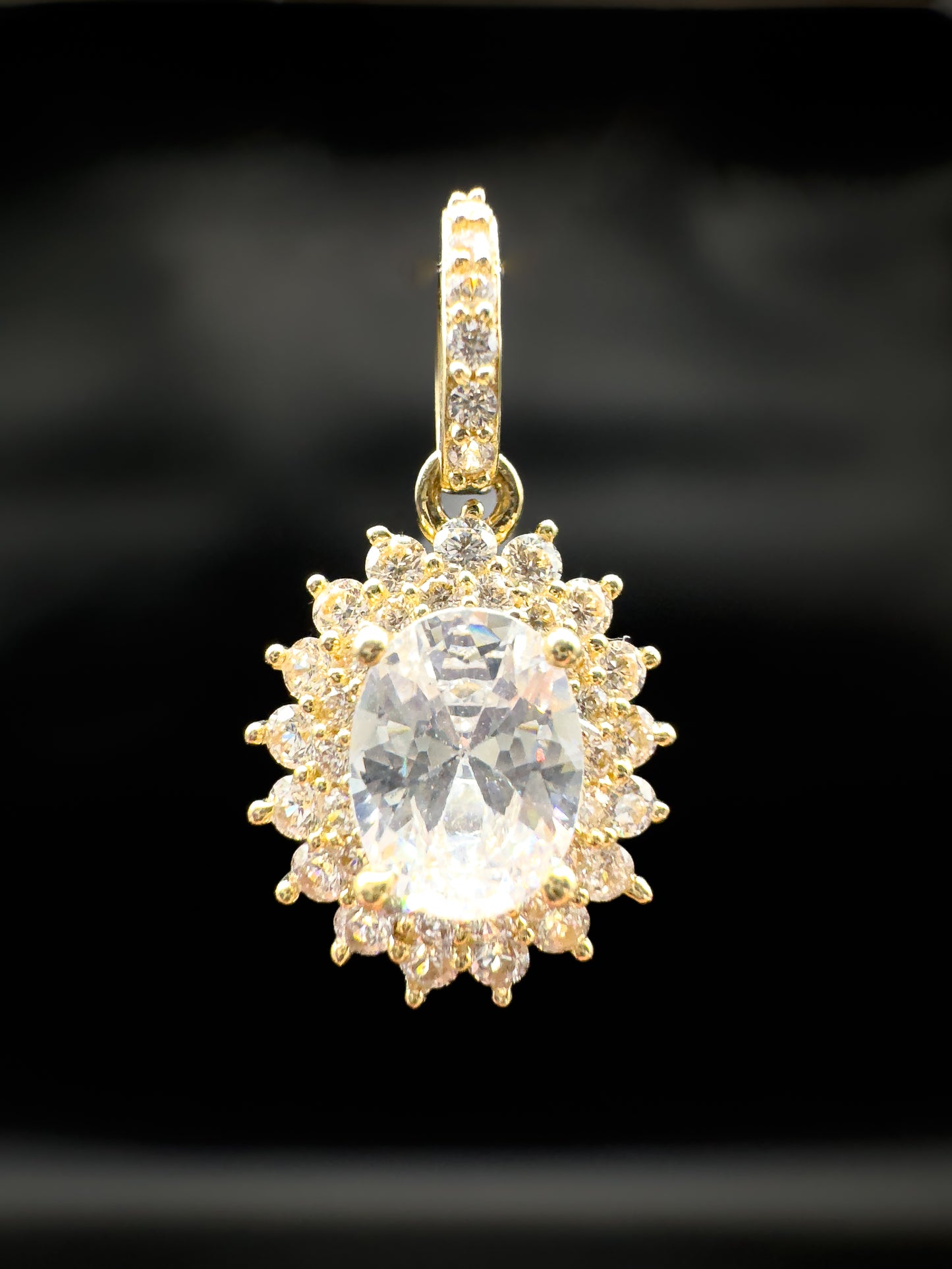 Luxurious Oval-Cut Stimulated Diamond Pendant